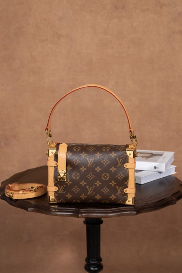 Side Trunk show style soft box