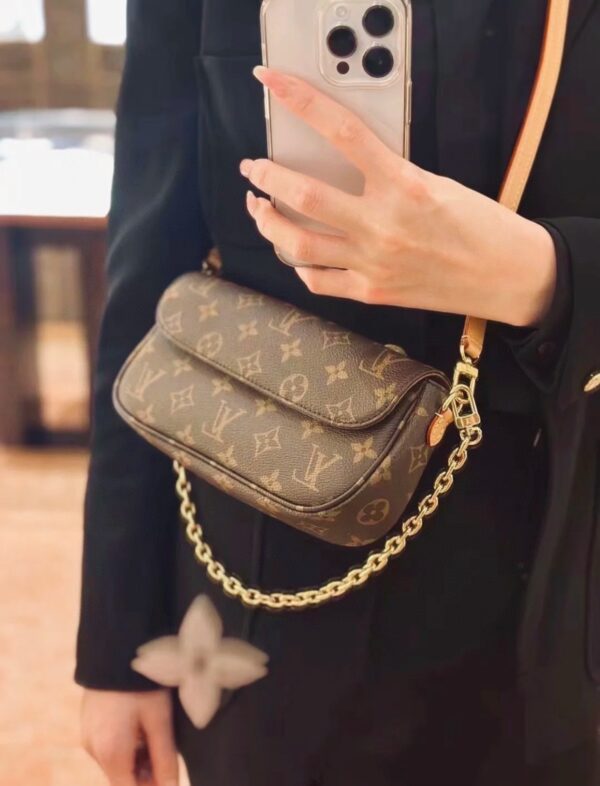 WALLET ON CHAIN IVY bag - Image 14