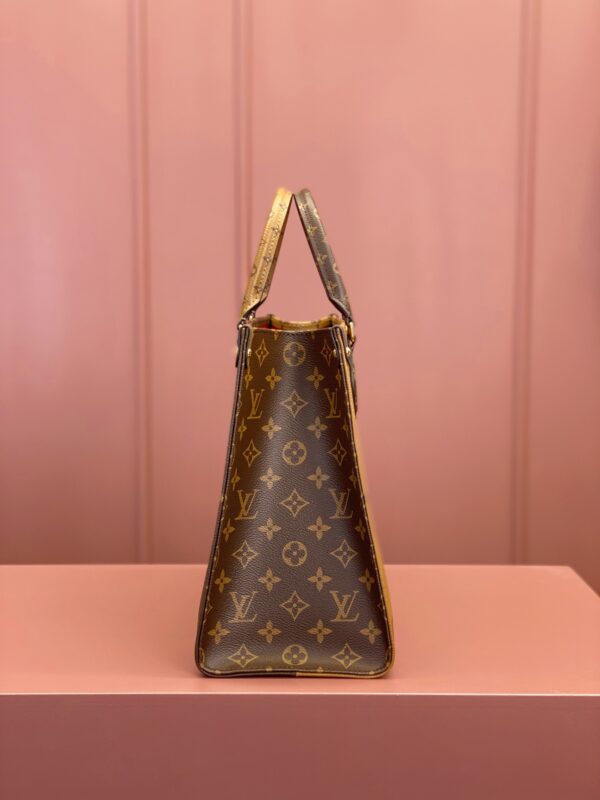 ONTHEGO Medium Bag; - Image 6