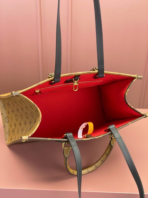 ONTHEGO Medium Bag; - Image 7