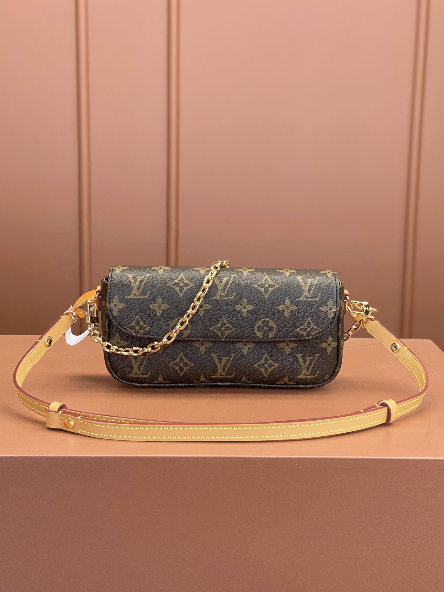 WALLET ON CHAIN IVY bag