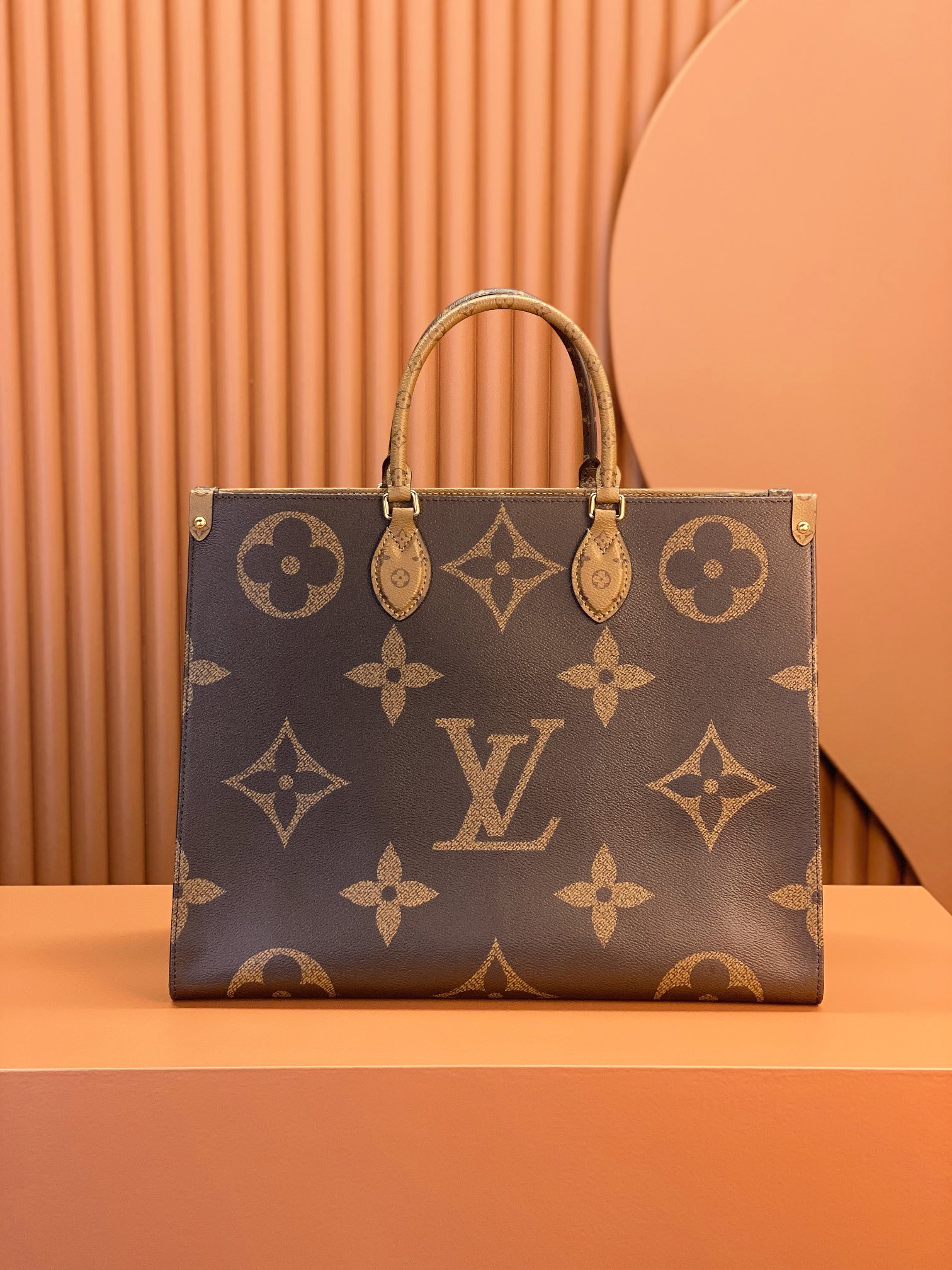 ONTHEGO large tote bag