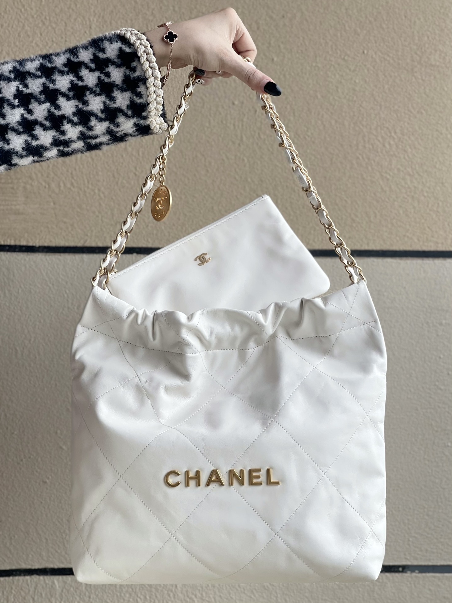 22-Little white and gold
