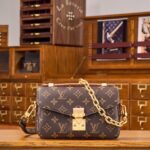 POCHETTE MÉTIS- monogram