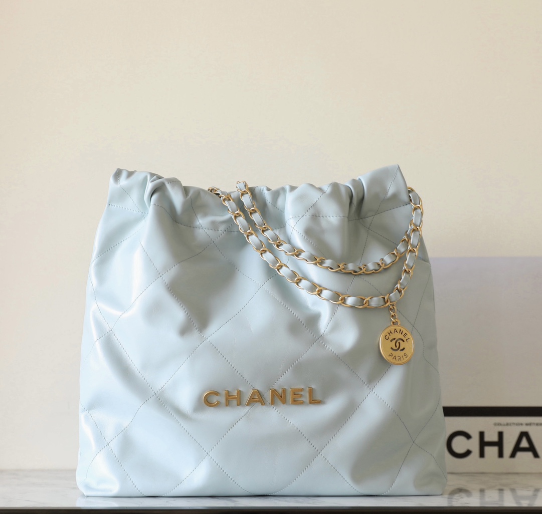 22Bag-Small black patent leather and ice cream color