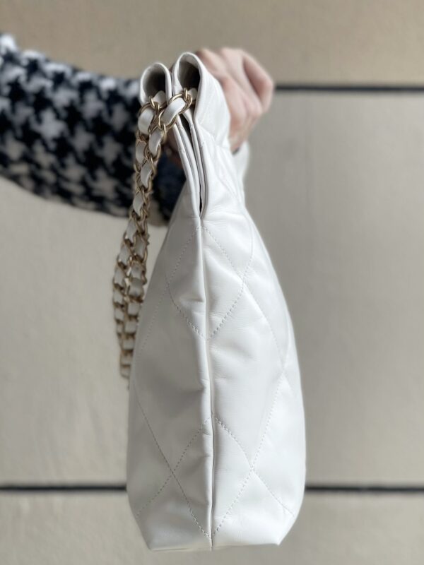 22-Little white and gold - Image 5