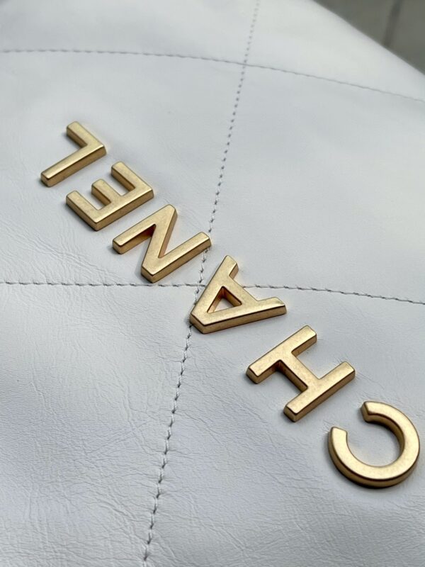 22-Little white and gold - Image 3