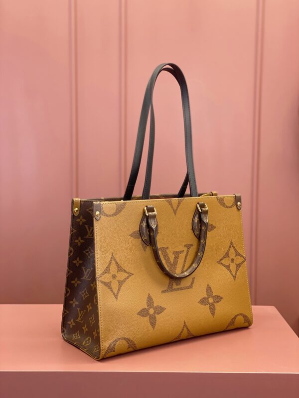 ONTHEGO Medium Bag - Image 2