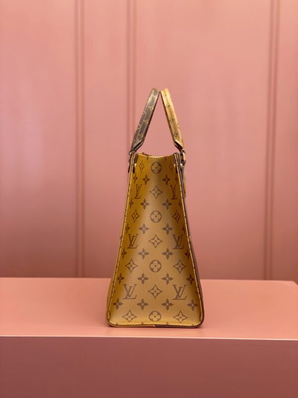 ONTHEGO Medium Bag - Image 3